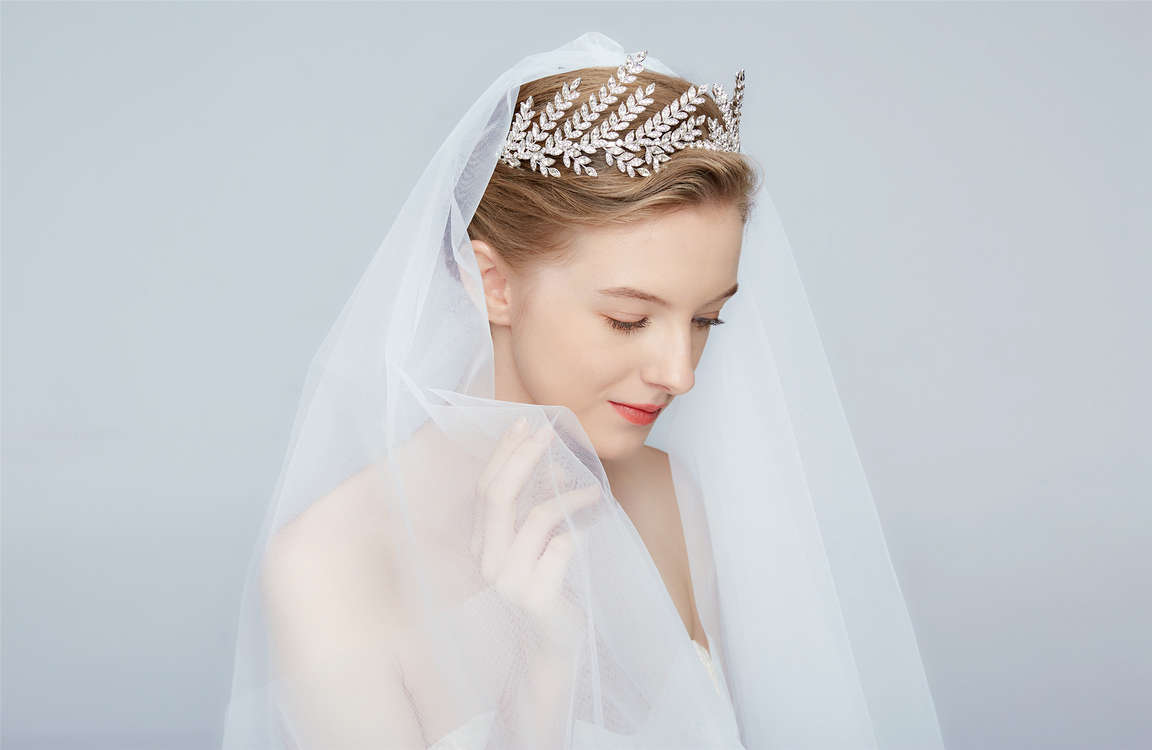 Luxury Handmade Floral Bridal Pearl Hair Accessories Hairbands Wedding Iron Flower Princess Crowns Tiaras For Women 1 buyer