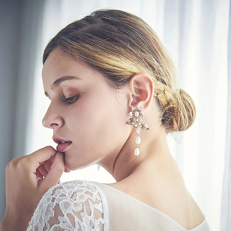 Gorgeous Gold Leaves Wedding Jewelry Bridal Flower Pearls Hoop Statement Earrings